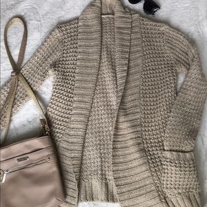 Thick-knit beige cardigan